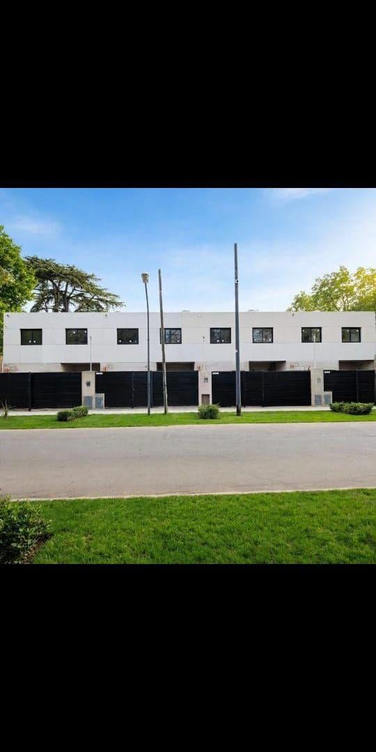 Foto de Excelente casa tipo duplex en barrio residencial El Triangulo Don, imagen 1