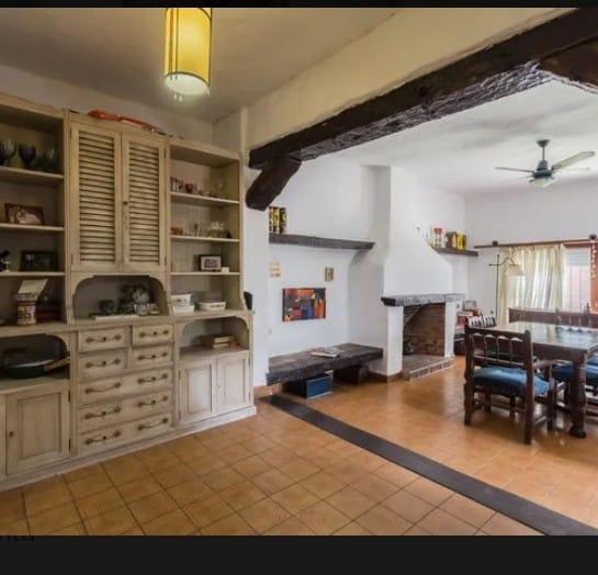 CASA EN DOS PLANTAS CON DEPTO PARA USO PROFESIONAL