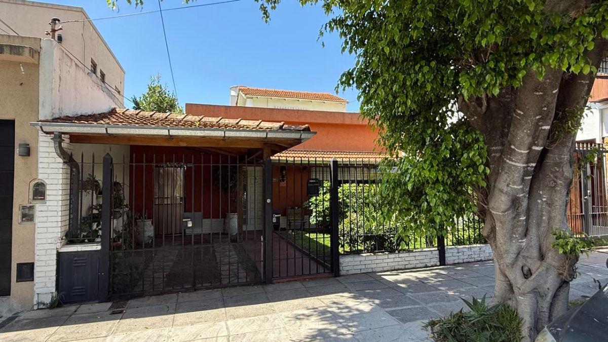 Chalet en 2 plantas con hermoso jardín y piscina