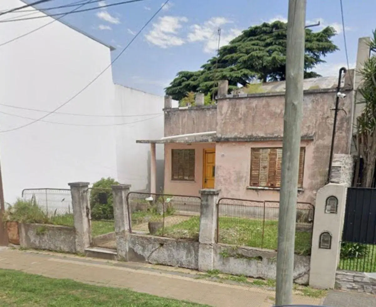 CASA A RECICLAR EXCELENTE UBICACION 1