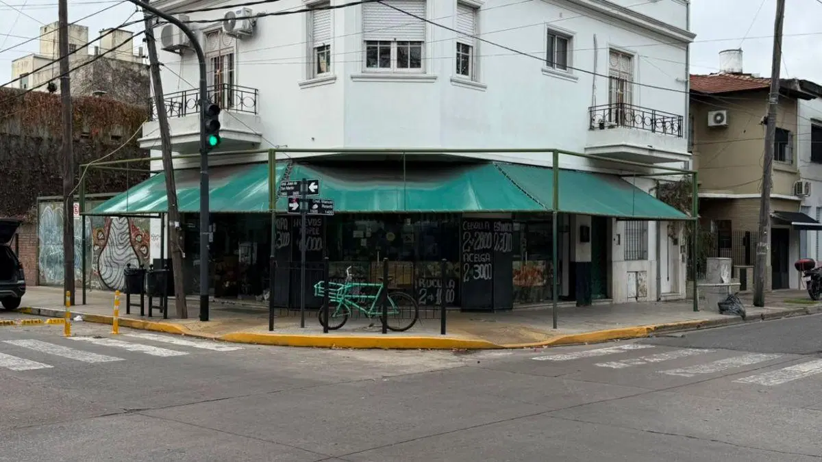 Excelente Local Comercial en esquina con estacionamiento 4
