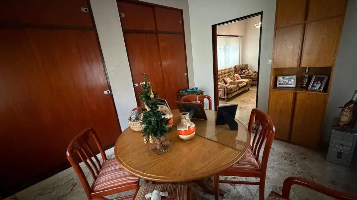 Impecable casa 4 amb distribuida en 2 plantas con 174m2 cub. y cochera 5