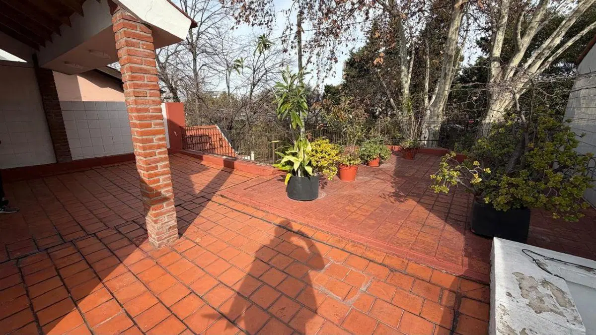 Impecable casa 4 amb distribuida en 2 plantas con 174m2 cub. y cochera 2