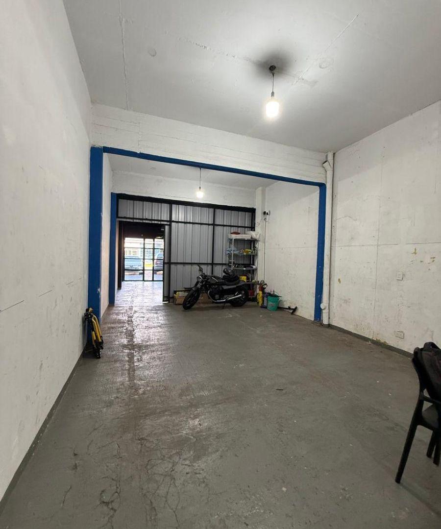Foto de LOCAL CON DEPOSITO SOBRE AV. MITRE, imagen 4