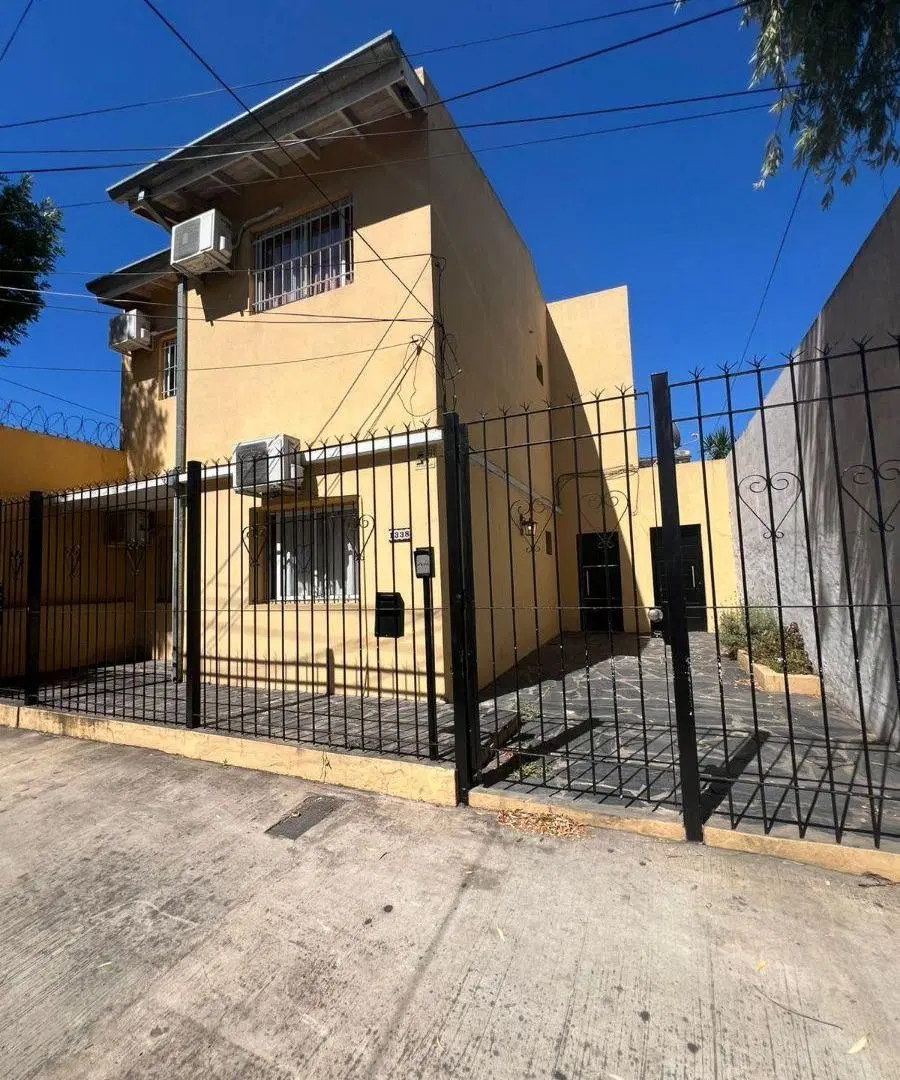 MUY LINDO PH EN PLANTA ALTA AL FRENTE EN FLORIDA B 5