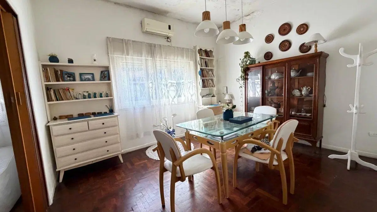 Casa en 2 plantas con cochera 3