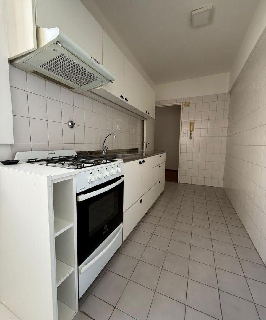Foto de EXCELENTE DEPARTAMENTO DE 2 AMBIENTES A DOS CUADRAS DE AV MAIPU, imagen 2