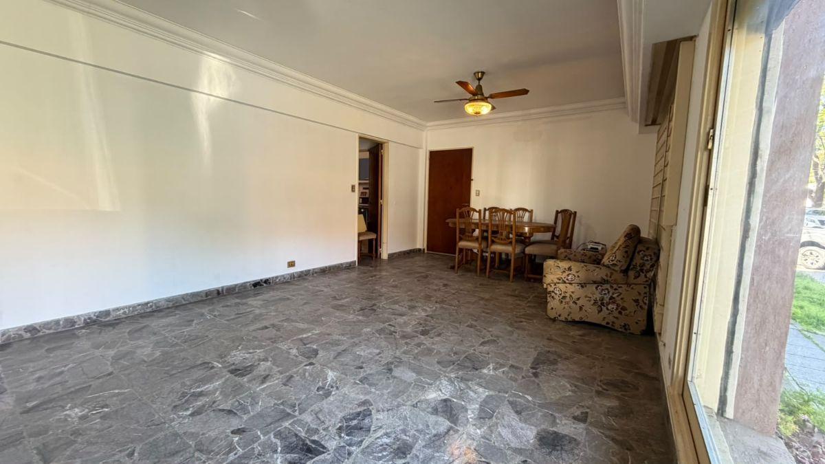 Foto de Amplio Departamento en P.B de 3 amb con Patio y Cochera, imagen 3