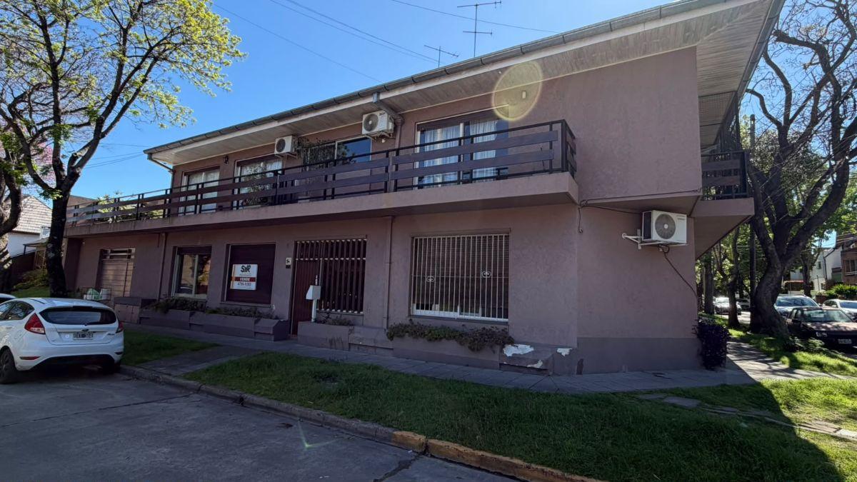 Foto de Amplio Departamento en P.B de 3 amb con Patio y Cochera, imagen 2