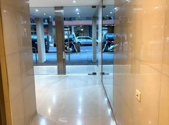 Excelente Monoambiente con Balcon al frente 5to. piso 5