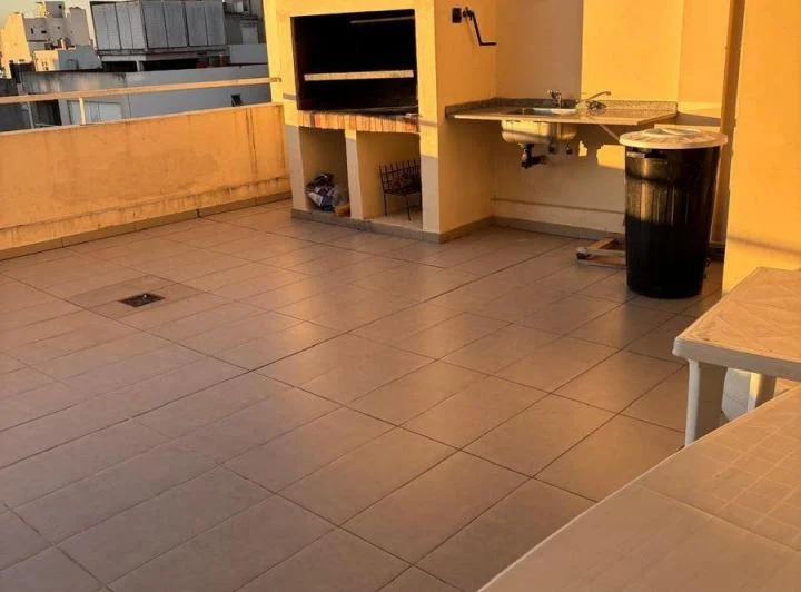 Excelente Monoambiente con Balcon al frente 5to. piso 1