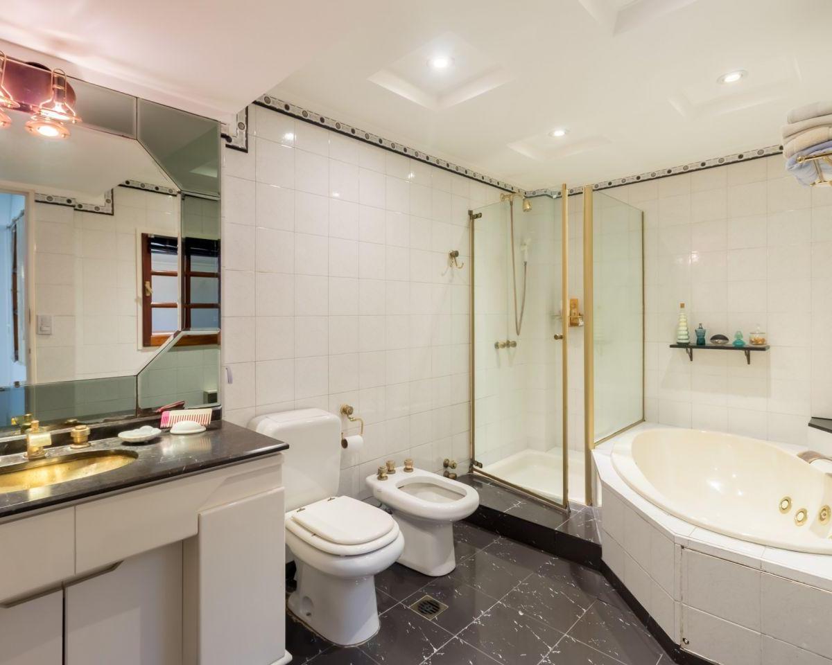 Casa en Venta 5 Ambientes con Consultorio Profesional 2