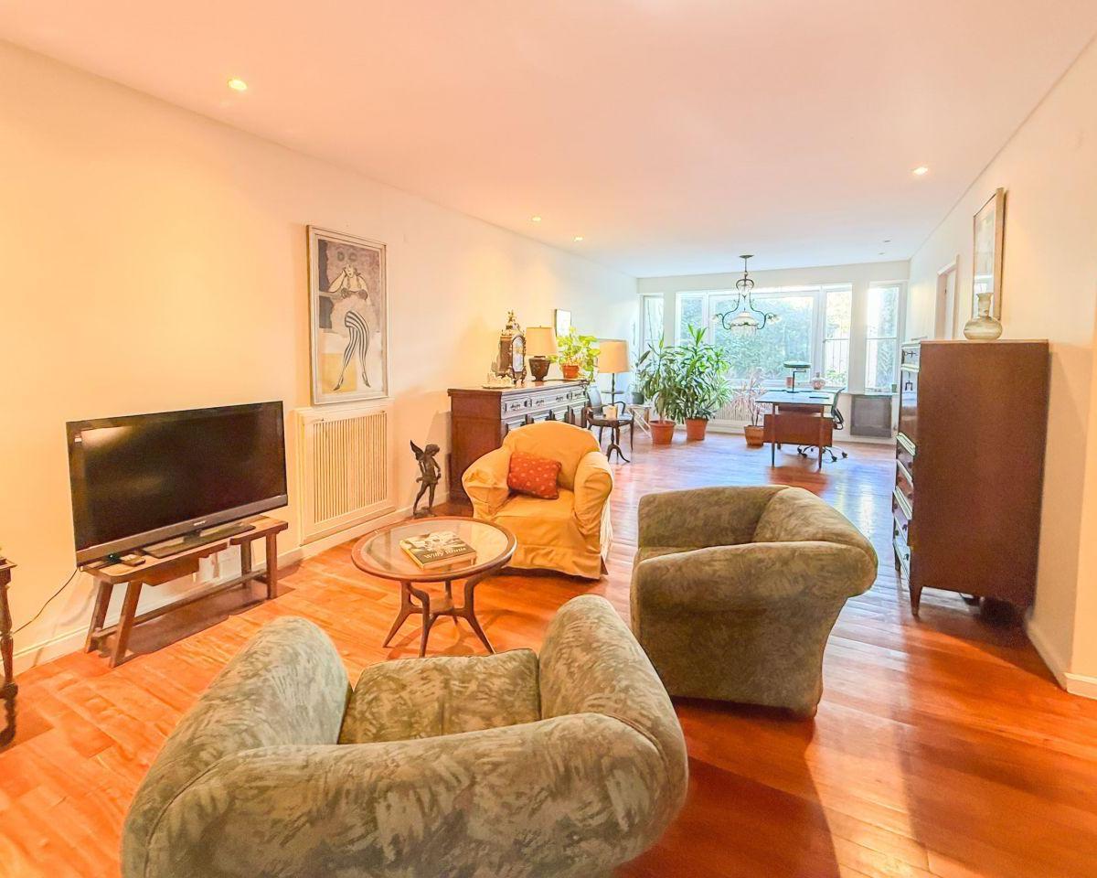 Imponente Casa en Venta 7 Ambientes Estilo Racionalista 2