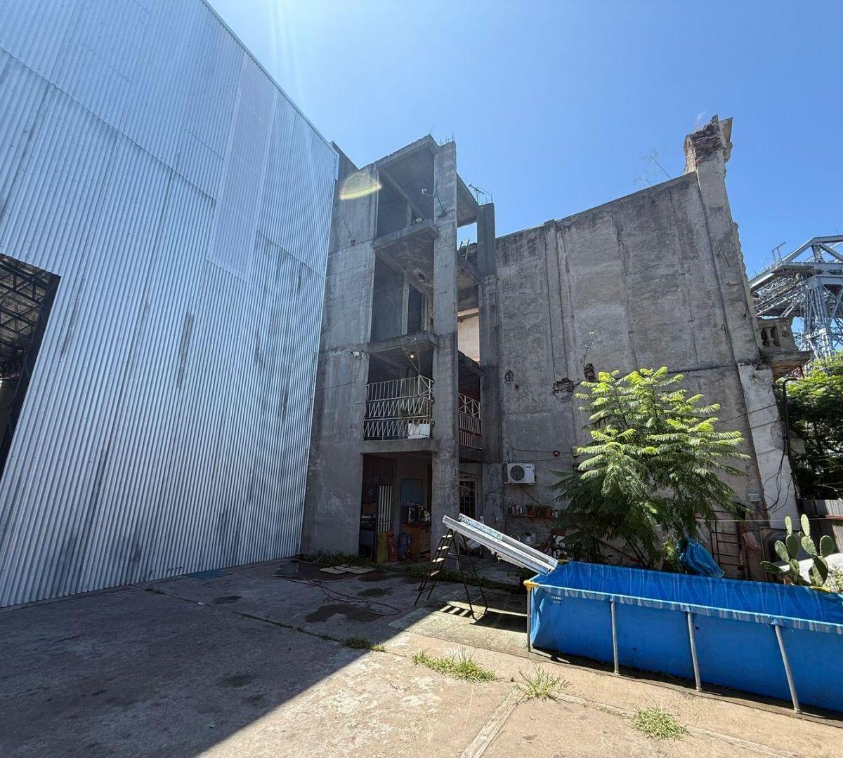 Espectacular Galpón en Venta 2900 m² y Vista Al Río 2