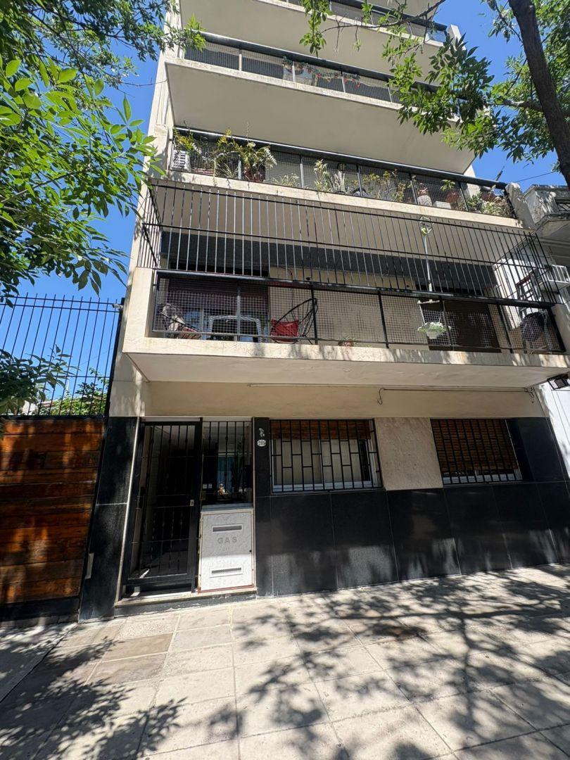 Venta. Departamento 3 ambientes. Balcón al frente.  La Boca.