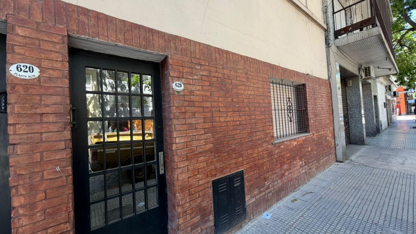 ¡Descubrí un amplio 2 ambientes con patio y entrada independiente!
