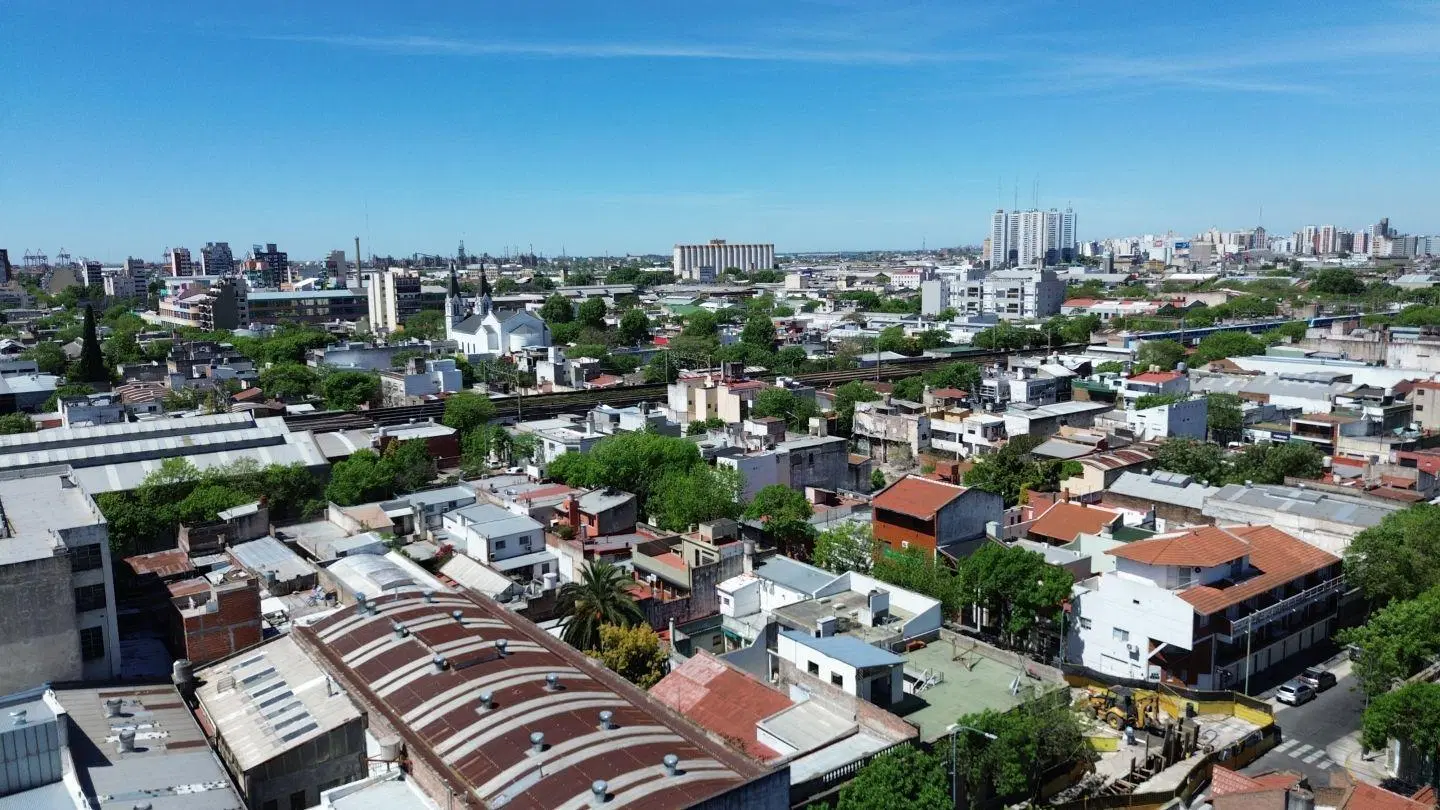 Lote 8,66 x 44,38 con galpón y departamentos a refaccionar  Barracas 3
