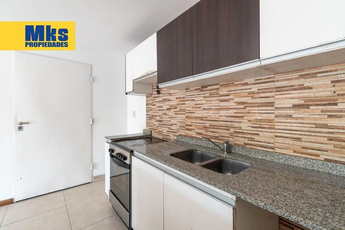 Departamento en venta. 2 ambientes c/ escritorio. Espacio guardacoches cubierto. 2