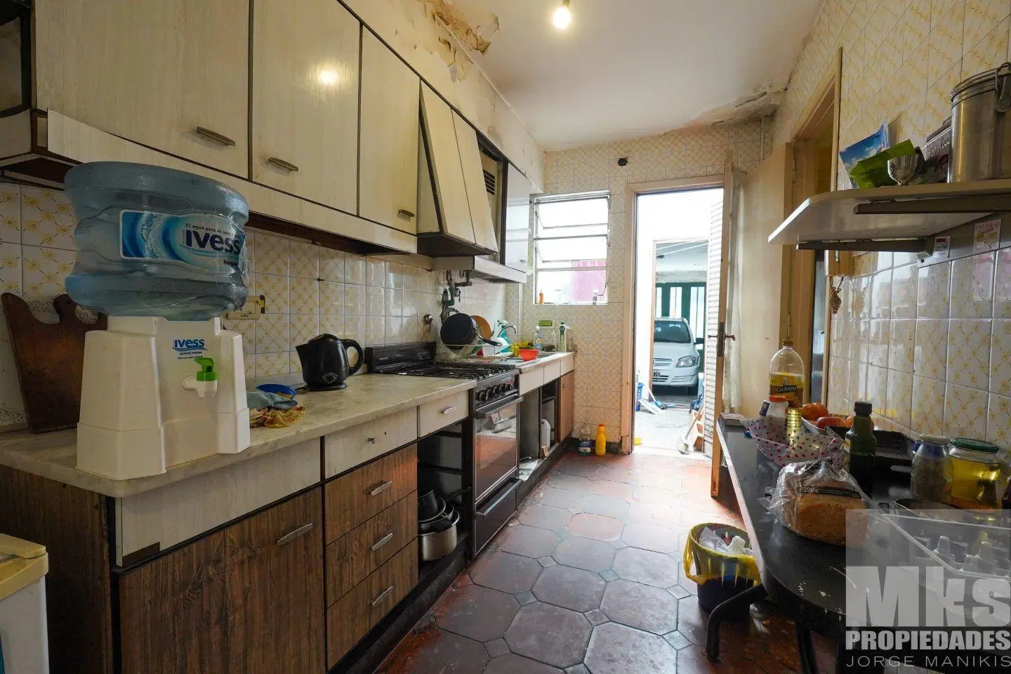 ¡Retasada! Casa con cochera en venta. 4 ambientes. A reciclar. 3