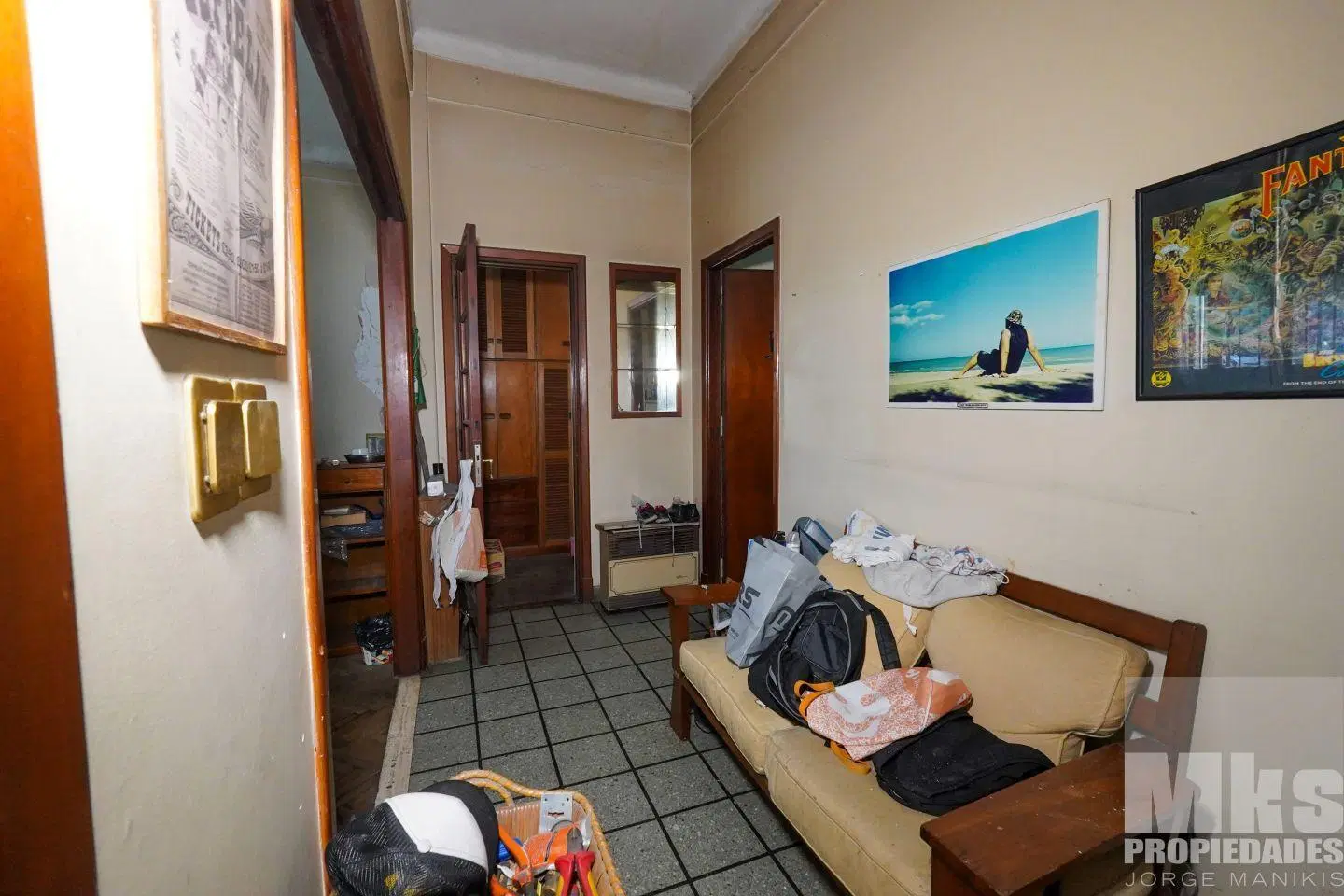 ¡Retasada! Casa con cochera en venta. 4 ambientes. A reciclar. 5