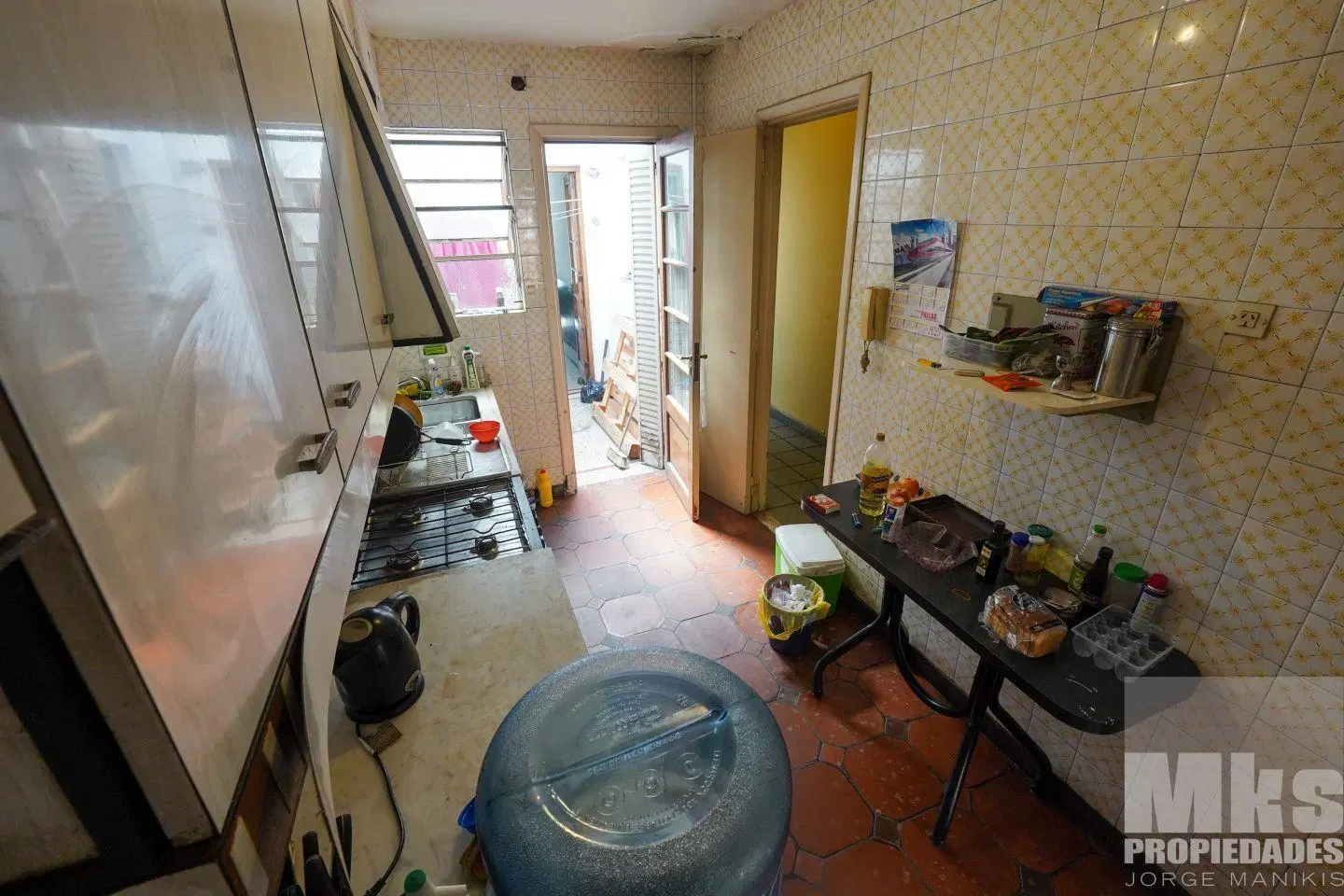 ¡Retasada! Casa con cochera en venta. 4 ambientes. A reciclar. 4