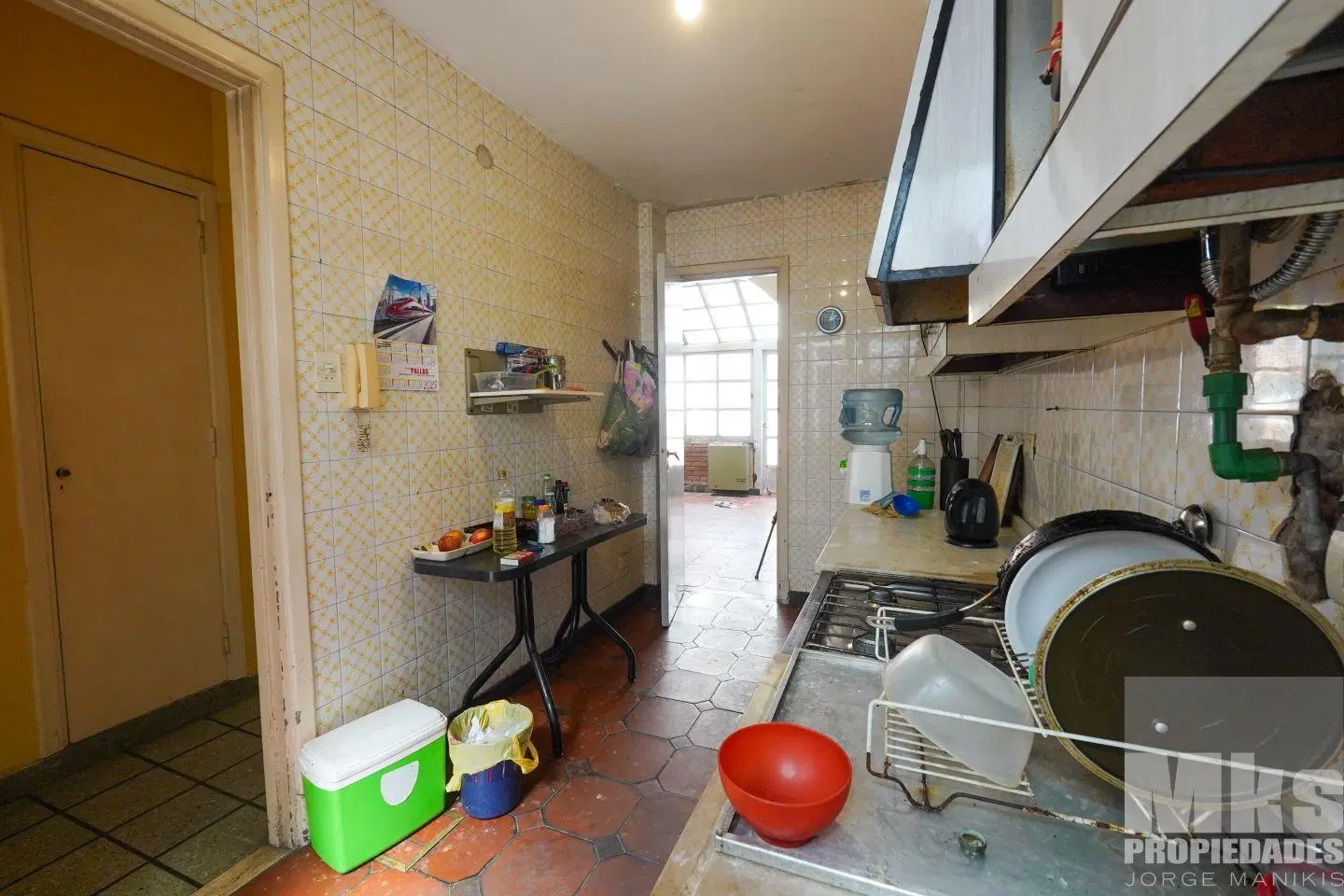 ¡Retasada! Casa con cochera en venta. 4 ambientes. A reciclar. 2