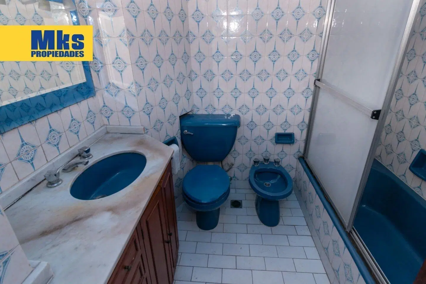 Venta. Departamento. 4 ambientes. Frente. Cochera y Balcon terraza. 3