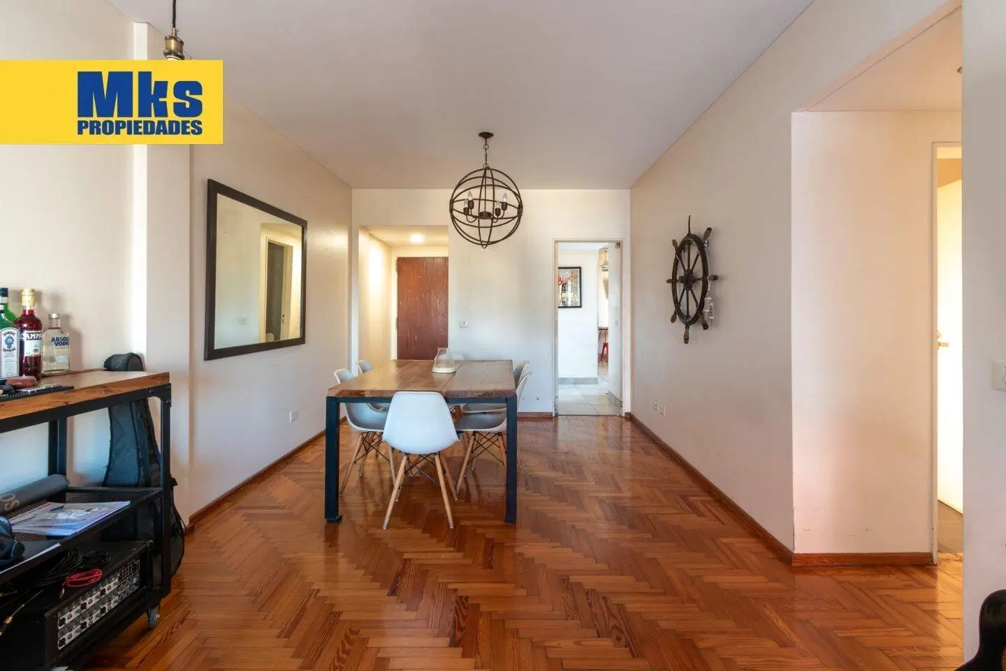 Venta. 4 ambientes con dependencia. Al frente. 2