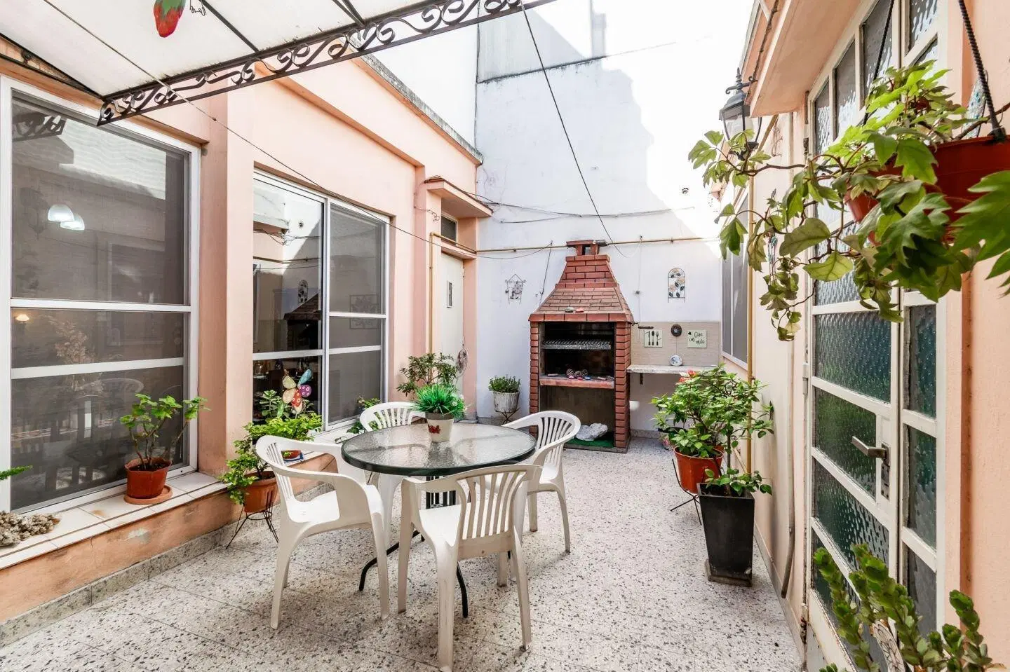 Dos casas en una: ideal para dos familias, en un terreno propio de 233 m2 8