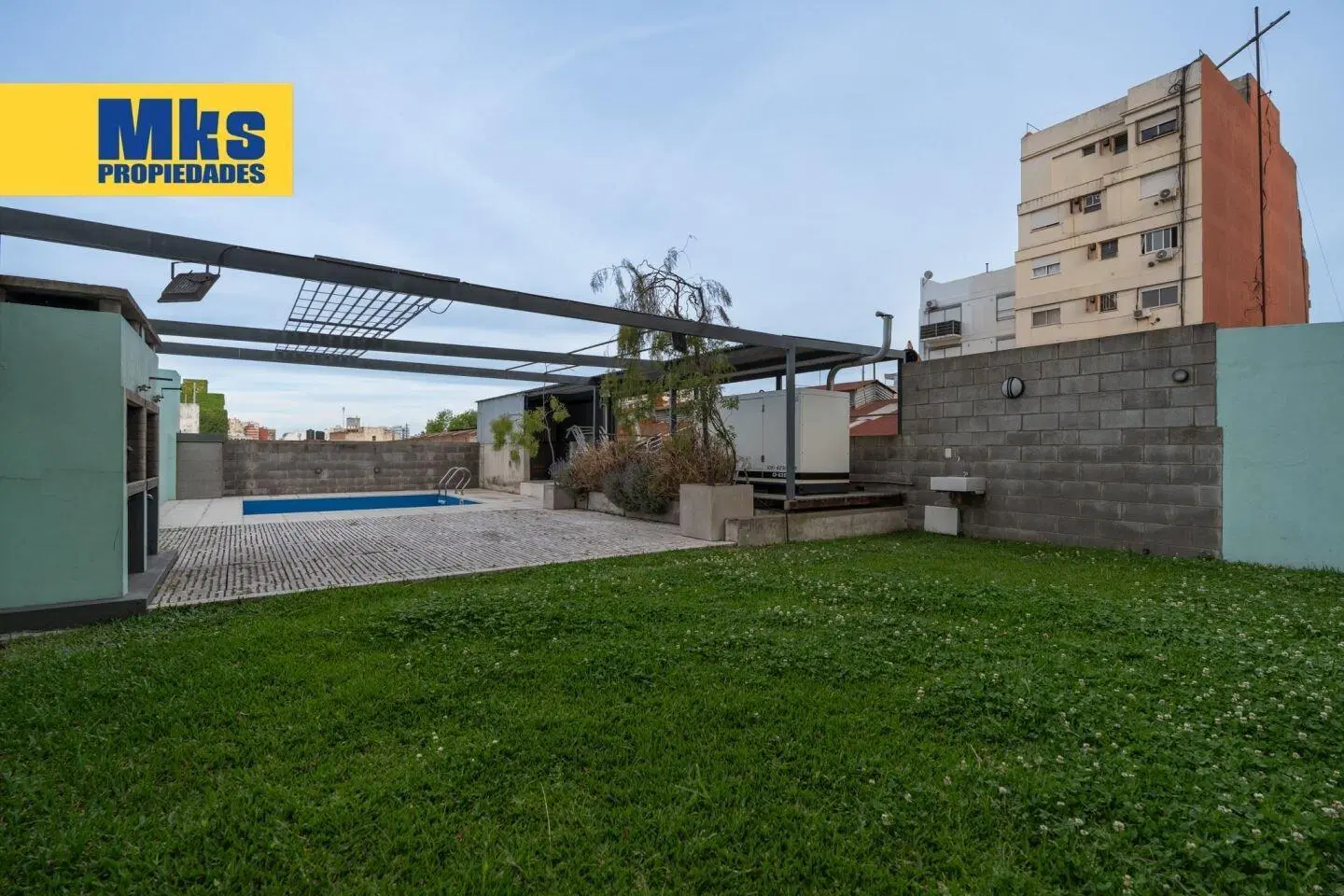 ¡Descubrì este moderno monoambiente con patio y salida a piscina! - La Boca 8