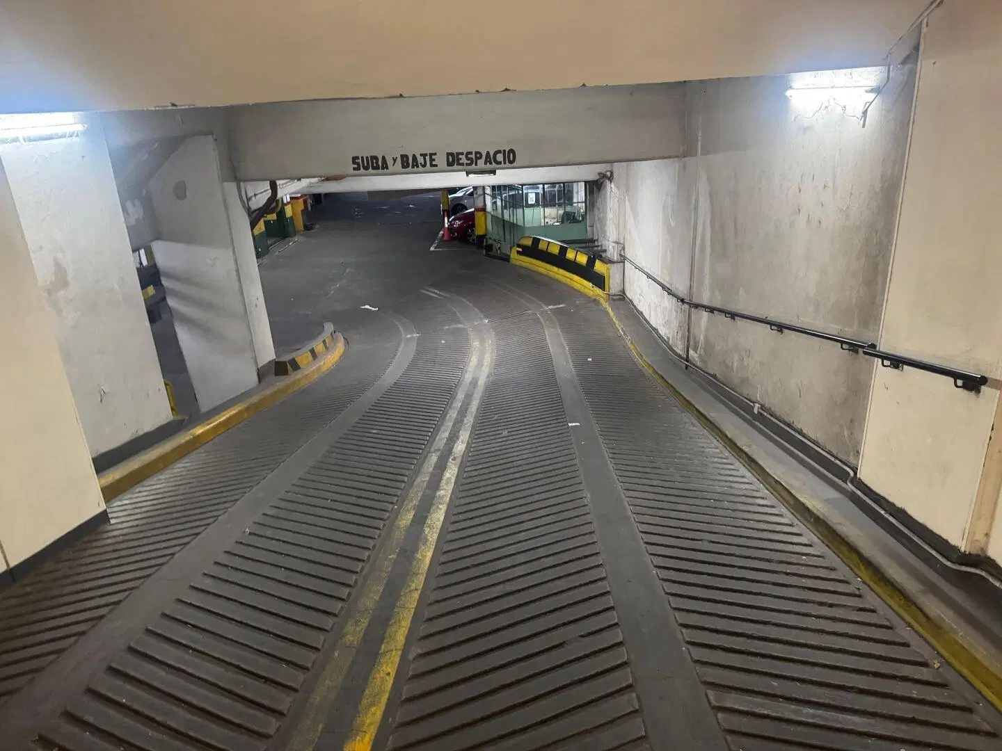COCHERA EN VENTA EN LA MEJOR ZONA DE RECOLETA 2