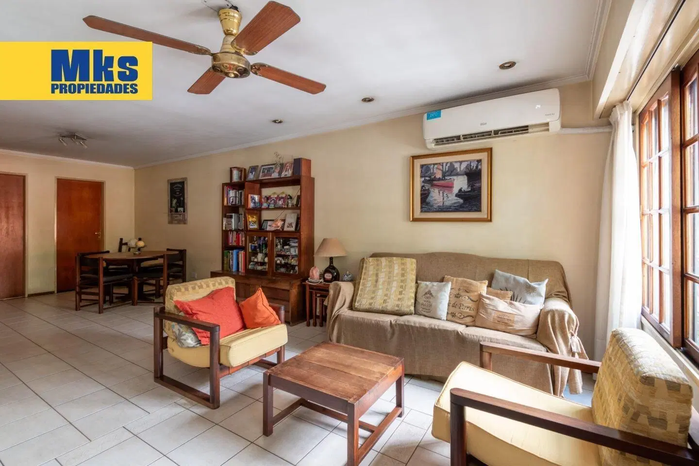 Venta Triplex. 4 ambientes.Barracas. Patio y cochera. 2