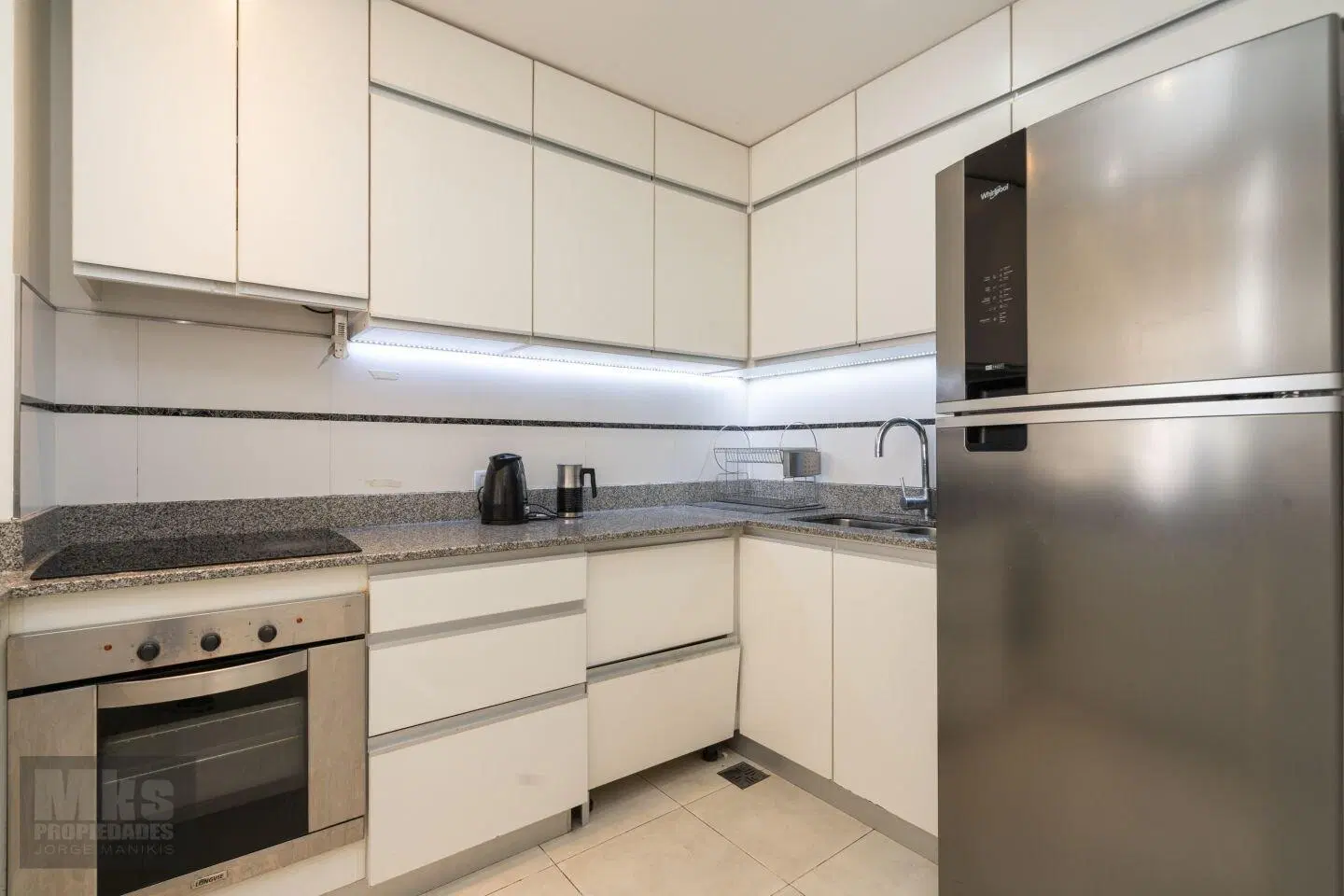 Venta. 3 ambientes con Amenities. Montes de Oca y Martin Garcia 8