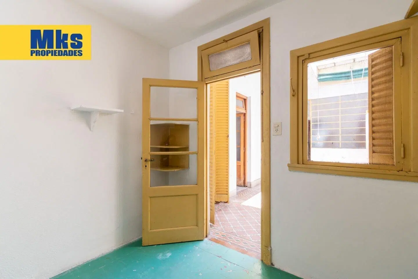 ¡Viví en un PH 3 ambientes al frente con cochera, patio y terraza propios! 3