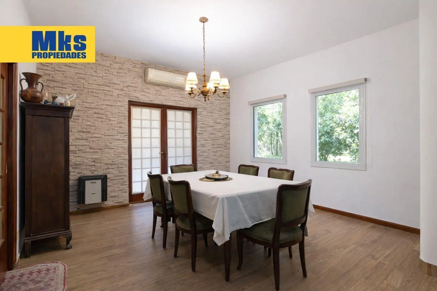 Venta. Casa 4 ambientes. Patio y Jardin. 3