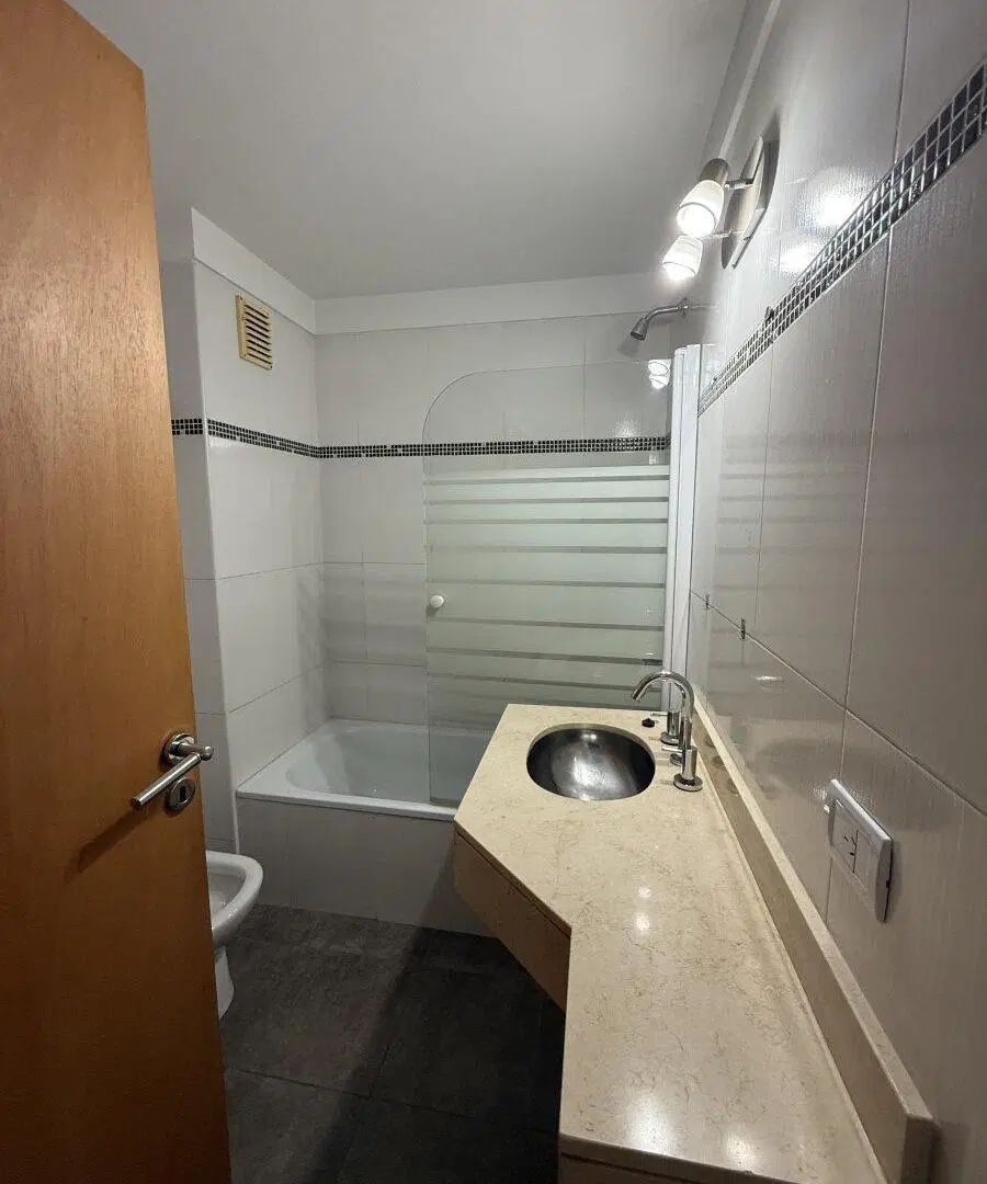 Departamento de 2 ambientes con amenities sobre Av Montes de Oca 3
