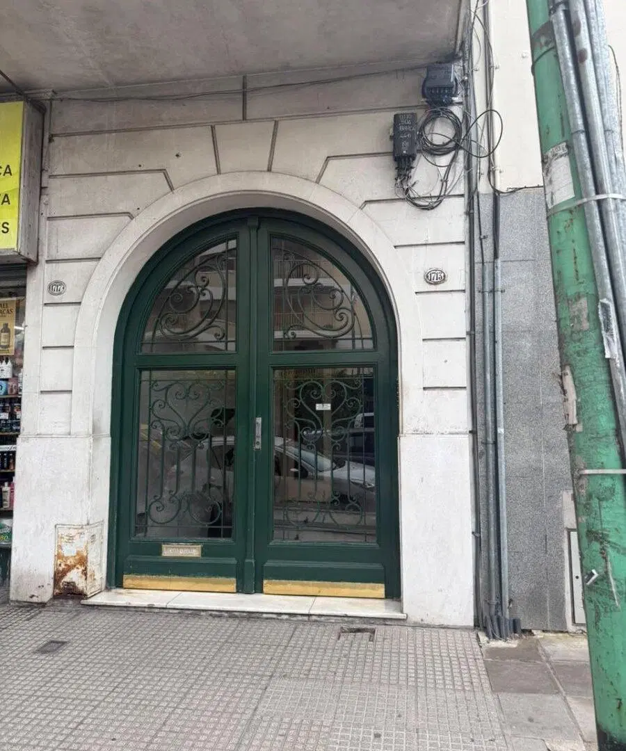 Monoambiente con entrepiso reciclado en Av Suarez 3