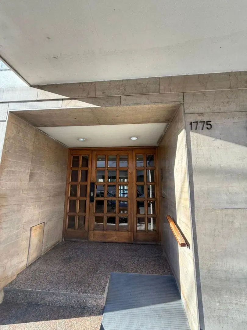 Departamento de 3 ambientes con patio 1