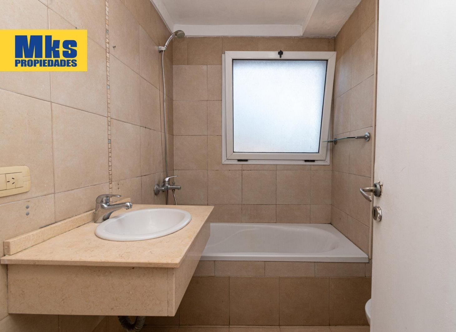Foto de Venta. Departamento 2 ambientes. Balcon y cochera. Avellaneda., imagen 3
