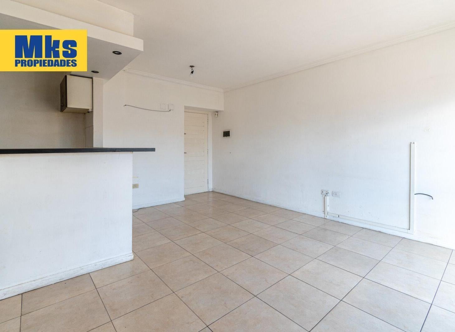 Foto de Venta. Departamento 2 ambientes. Balcon y cochera. Avellaneda., imagen 1