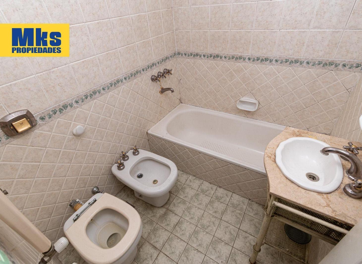 Foto de Venta. Casa tipo chalet. Pileta, patio, cochera. Jovellanos y Gualeguay., imagen 2