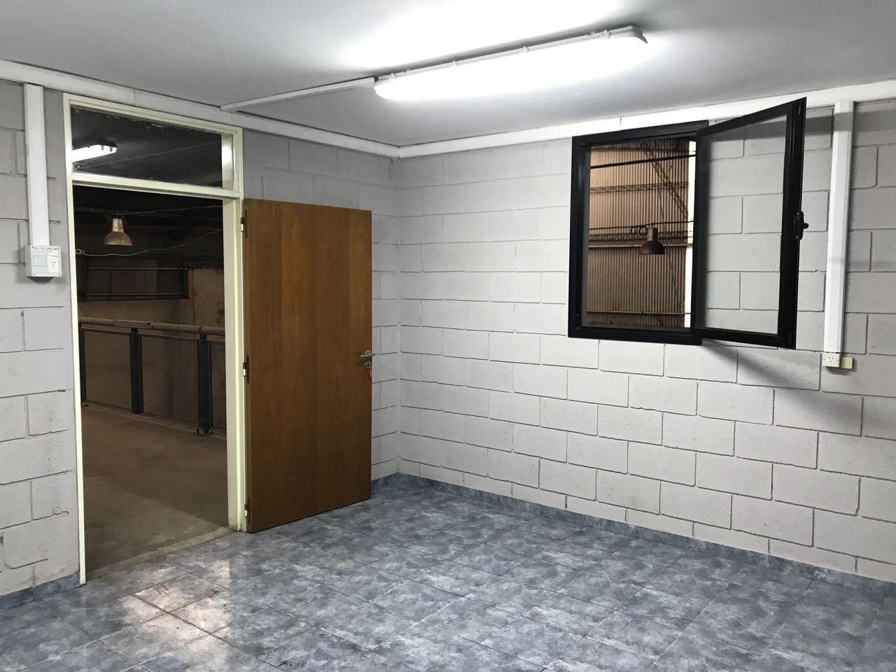 Foto de Galpón en venta en La Boca. 400 m2 de Galpón + 200 m2 de oficinas, imagen 5