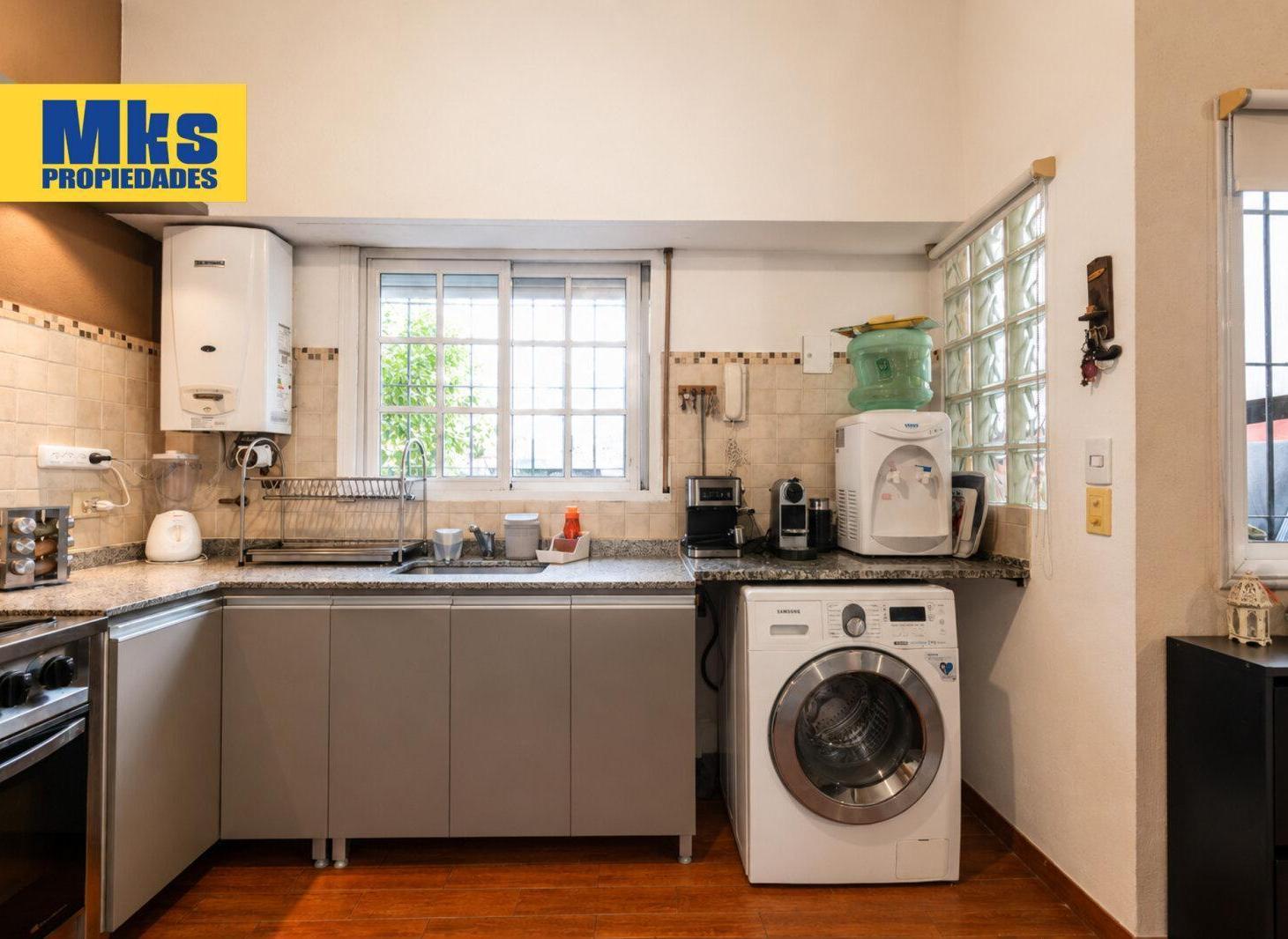 Foto de Venta. Ph 8 ambientes. 2 plantas. Quincho, patio y terraza., imagen 4