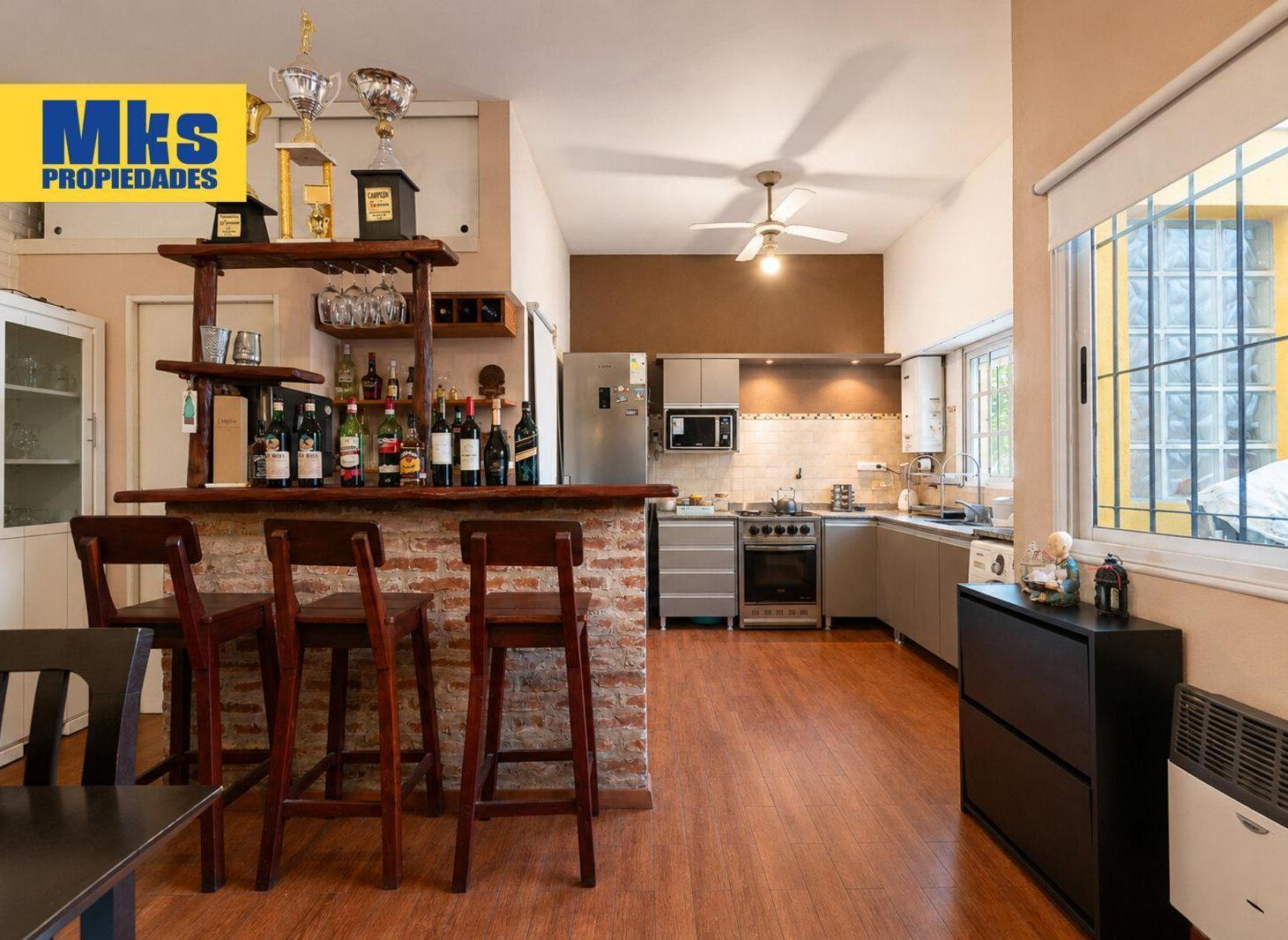Foto de Venta. Ph 8 ambientes. 2 plantas. Quincho, patio y terraza., imagen 1
