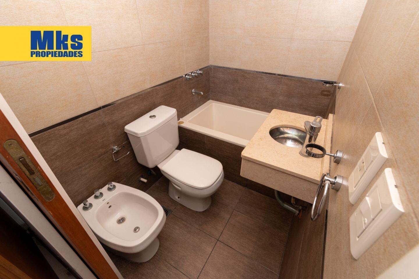 Foto de Departamento en venta. 2 ambientes c/ escritorio. Espacio guardacoches, imagen 5