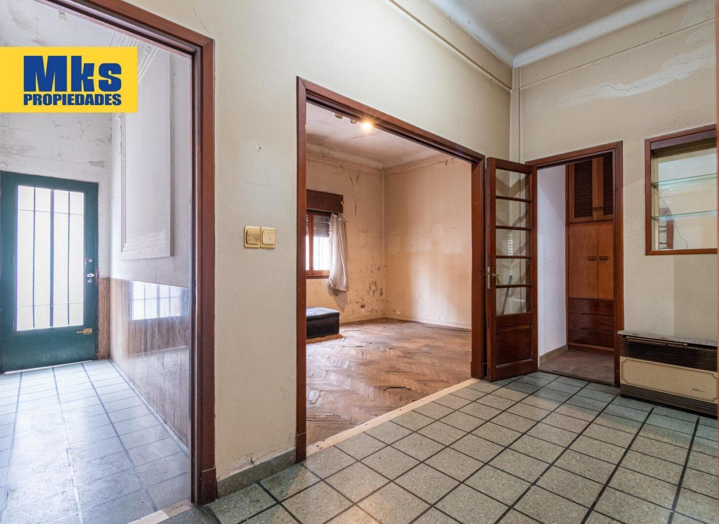 Foto de ¡Retasada! Casa con cochera en venta. 4 ambientes. A reciclar., imagen 5