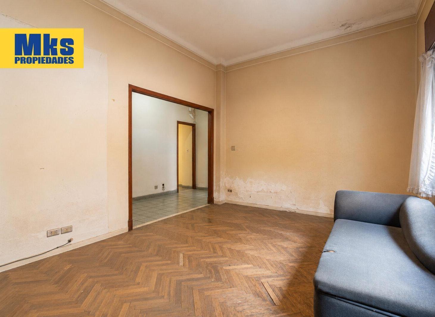 Foto de ¡Retasada! Casa con cochera en venta. 4 ambientes. A reciclar., imagen 3