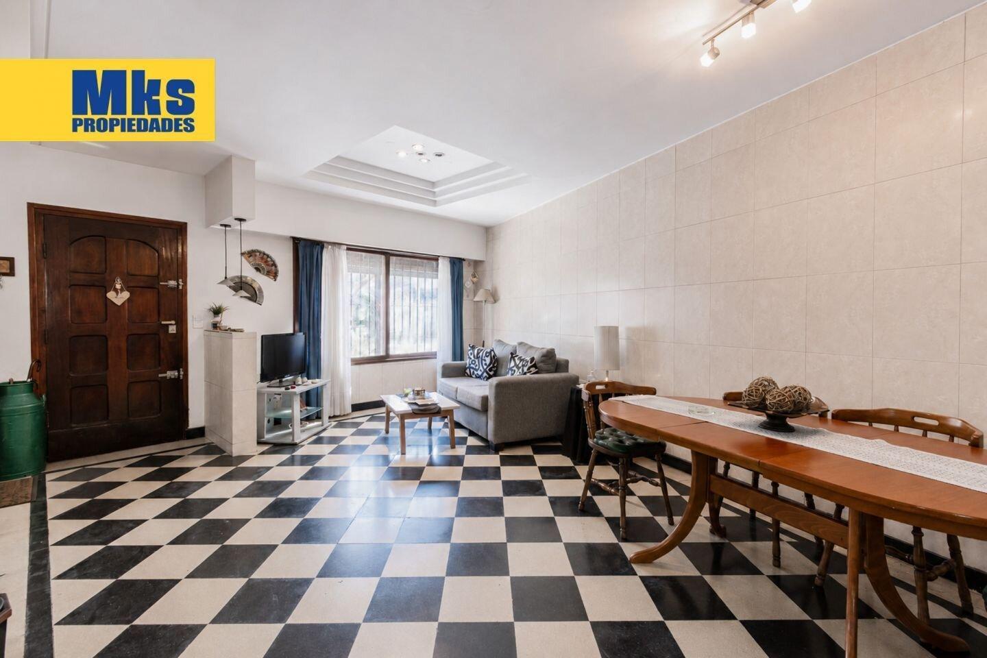 Foto de Venta. Casa en terreno propio. 4 ambientes. Quincho, patio y terraza., imagen 3