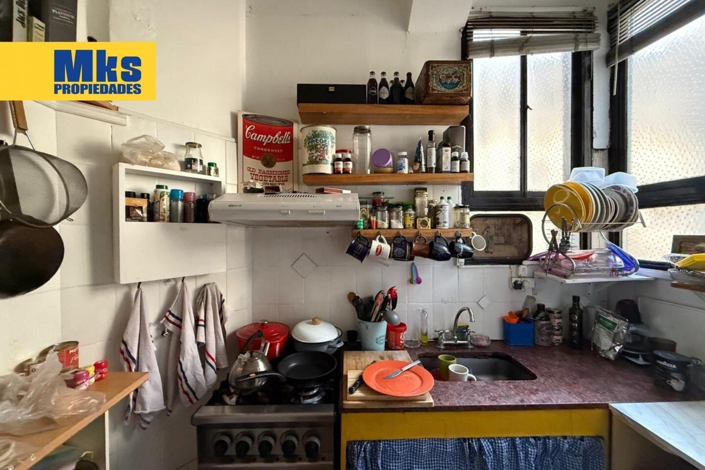 Foto de Venta. 3 ambientes. Av Caseros y Montes de Oca. Luminoso., imagen 2