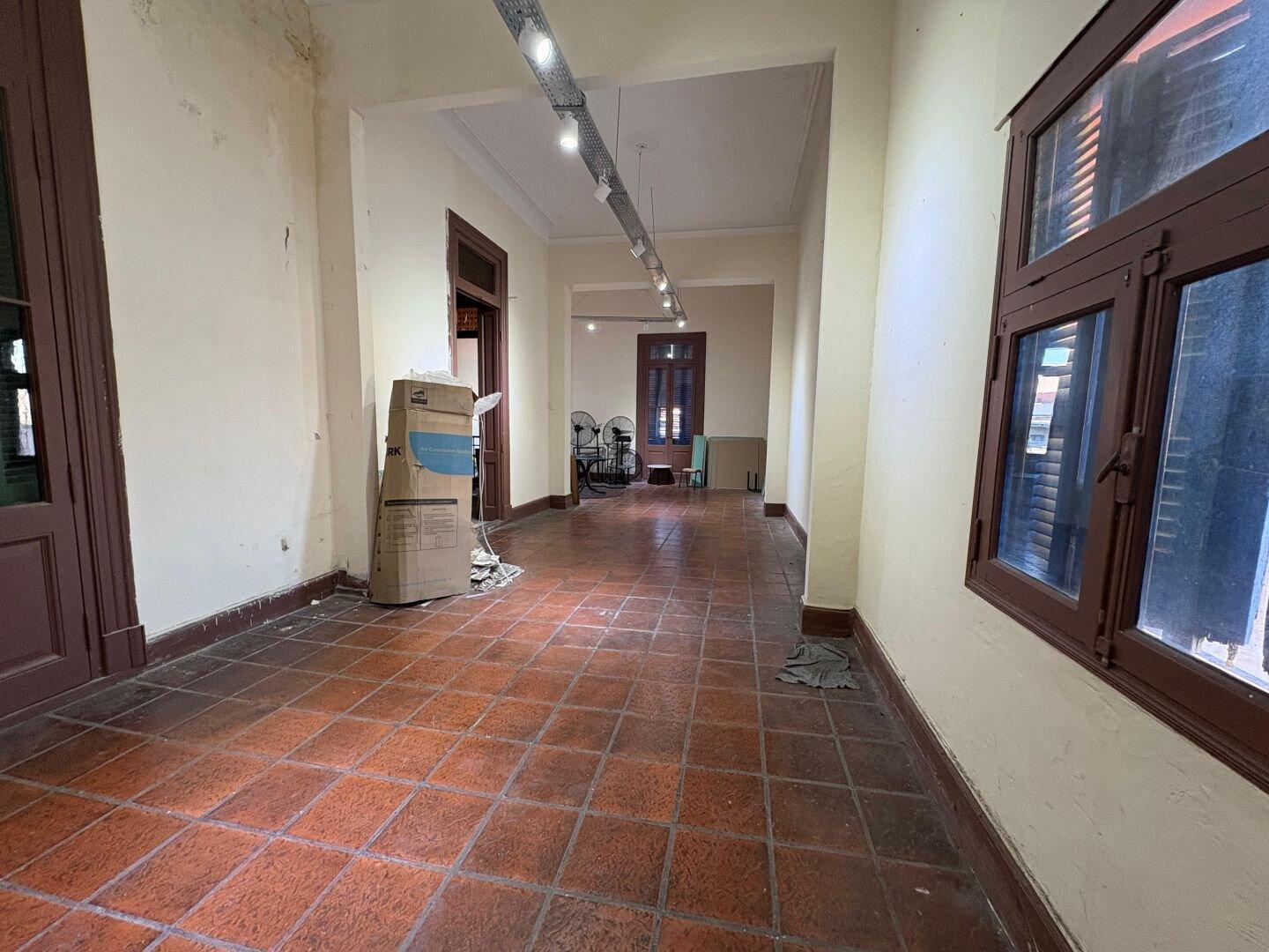 Foto de Local comercial en venta. CAMINITO. Primer piso. Dividido en dos, imagen 2